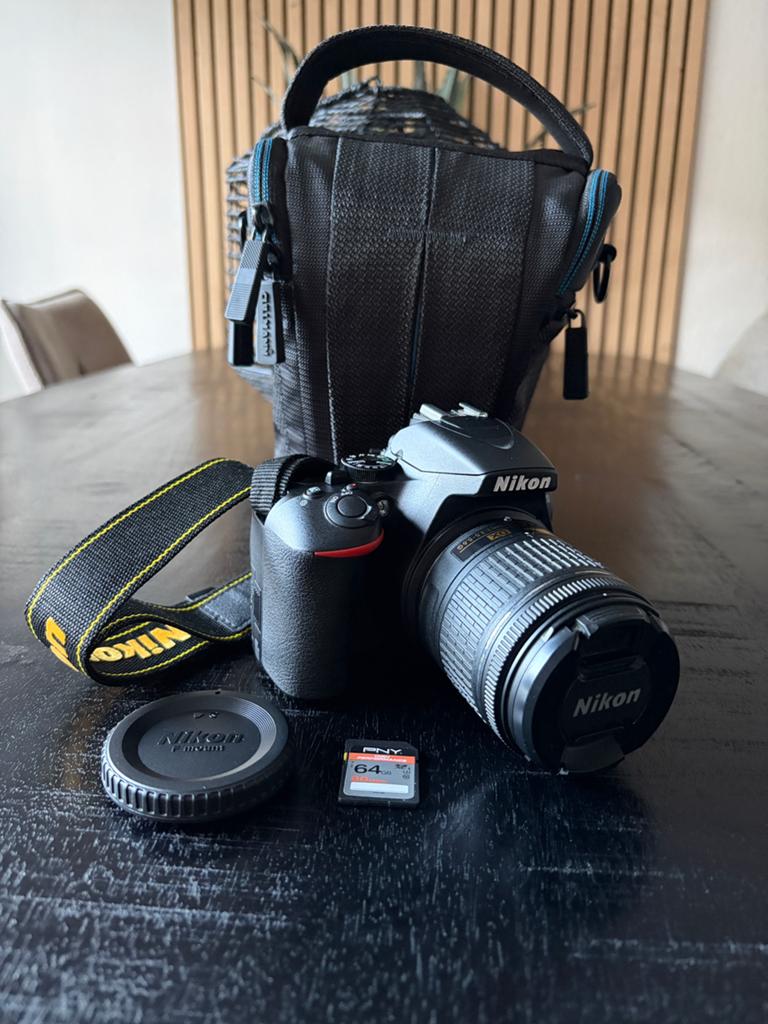 Nikon D3500 + AF-P DX 18-55 f/3.5-5.6 lens, Spiegelreflex, Ophalen of Verzenden, Zo goed als nieuw, Nikon