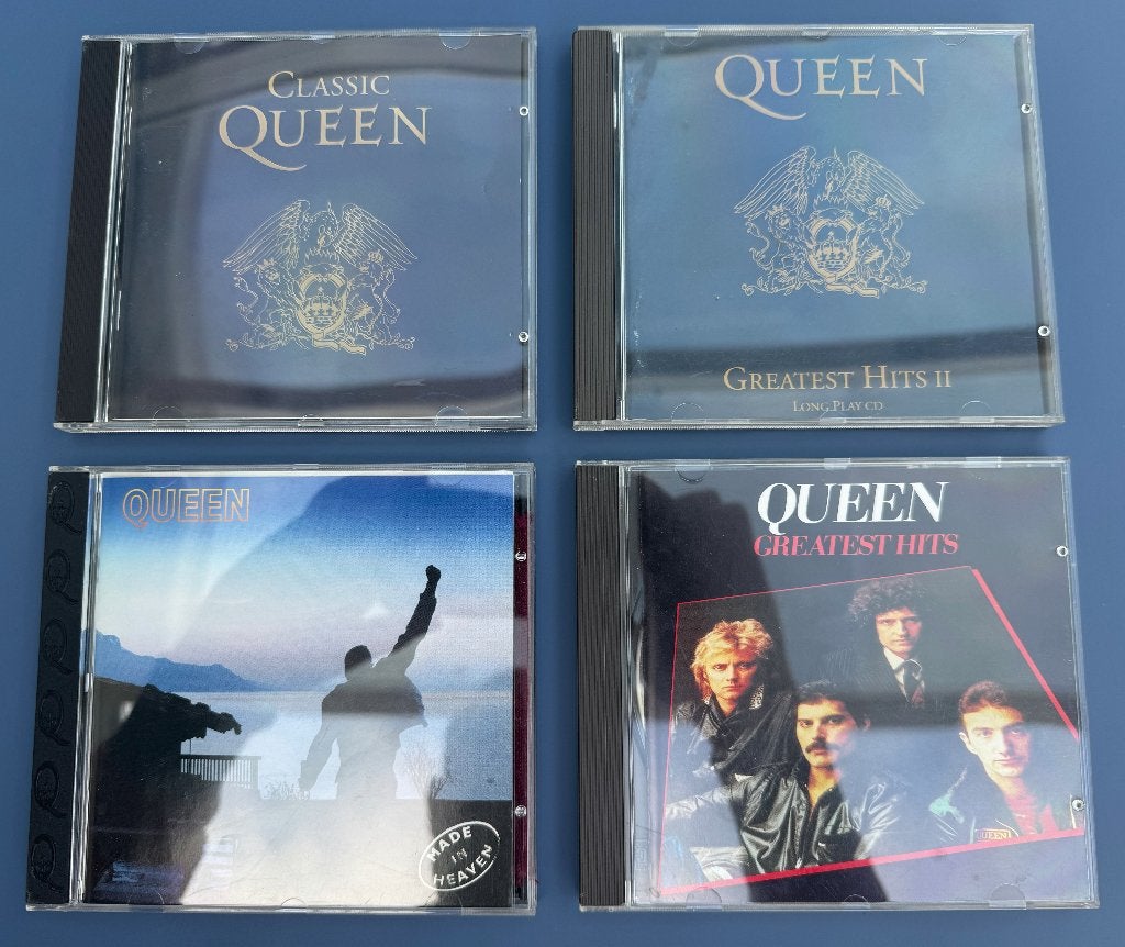 4x Queen CDs + patch i.z.g.s., Ophalen of Verzenden, Zo goed als nieuw, Poprock, Bonusmateriaal