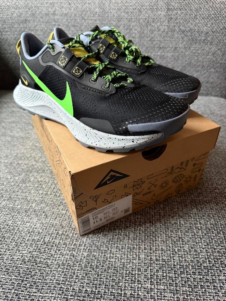 Nike Pegasus Trail 3 - Maat 44 - Nieuw in doos, Nieuw, Ophalen of Verzenden, Sportschoenen, Zwart