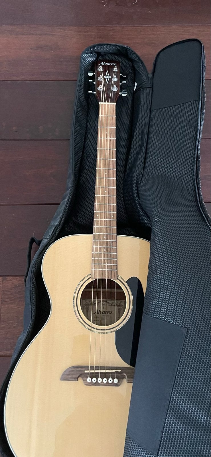 Alvarez RF26 Westerngitaar met hoes - Zo goed als nieuw, Ophalen, Zo goed als nieuw, Western- of Steelstringgitaar, Met koffer