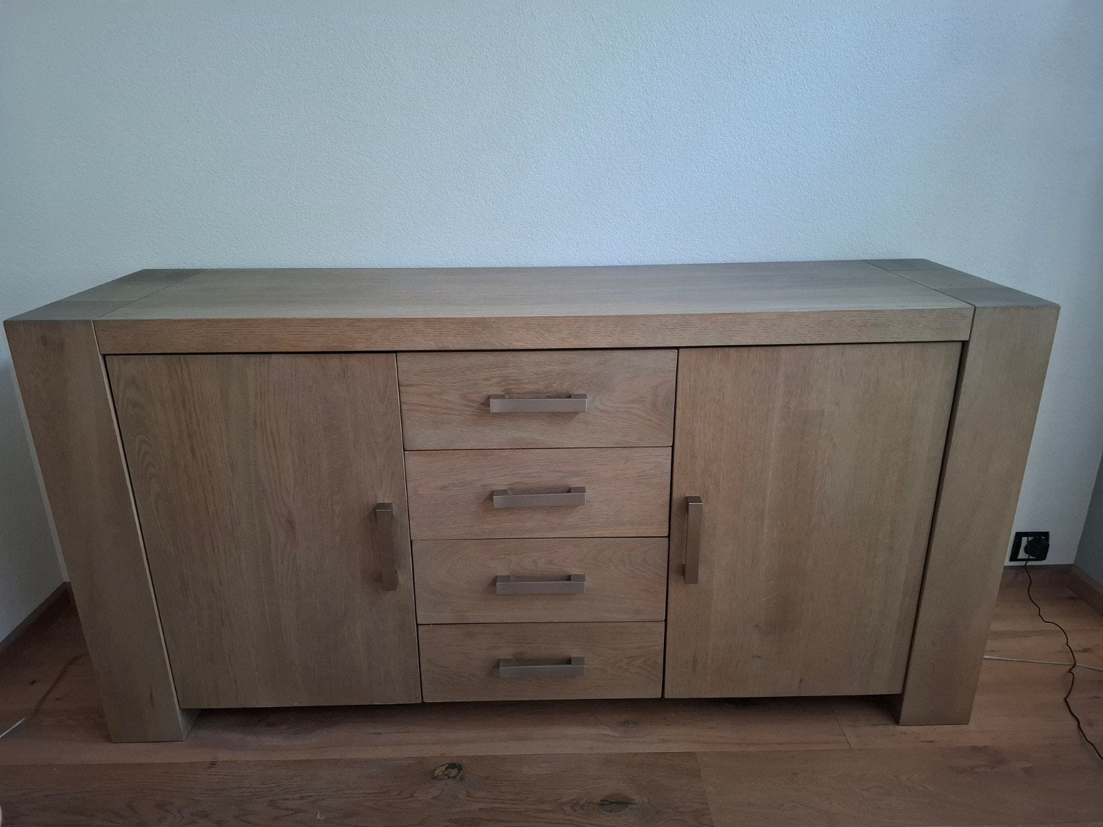 Eikenhouten dressoir van Bommel met 2 deuren en 4 lades, Ophalen, Gebruikt, 150 tot 200 cm, Eikenhout
