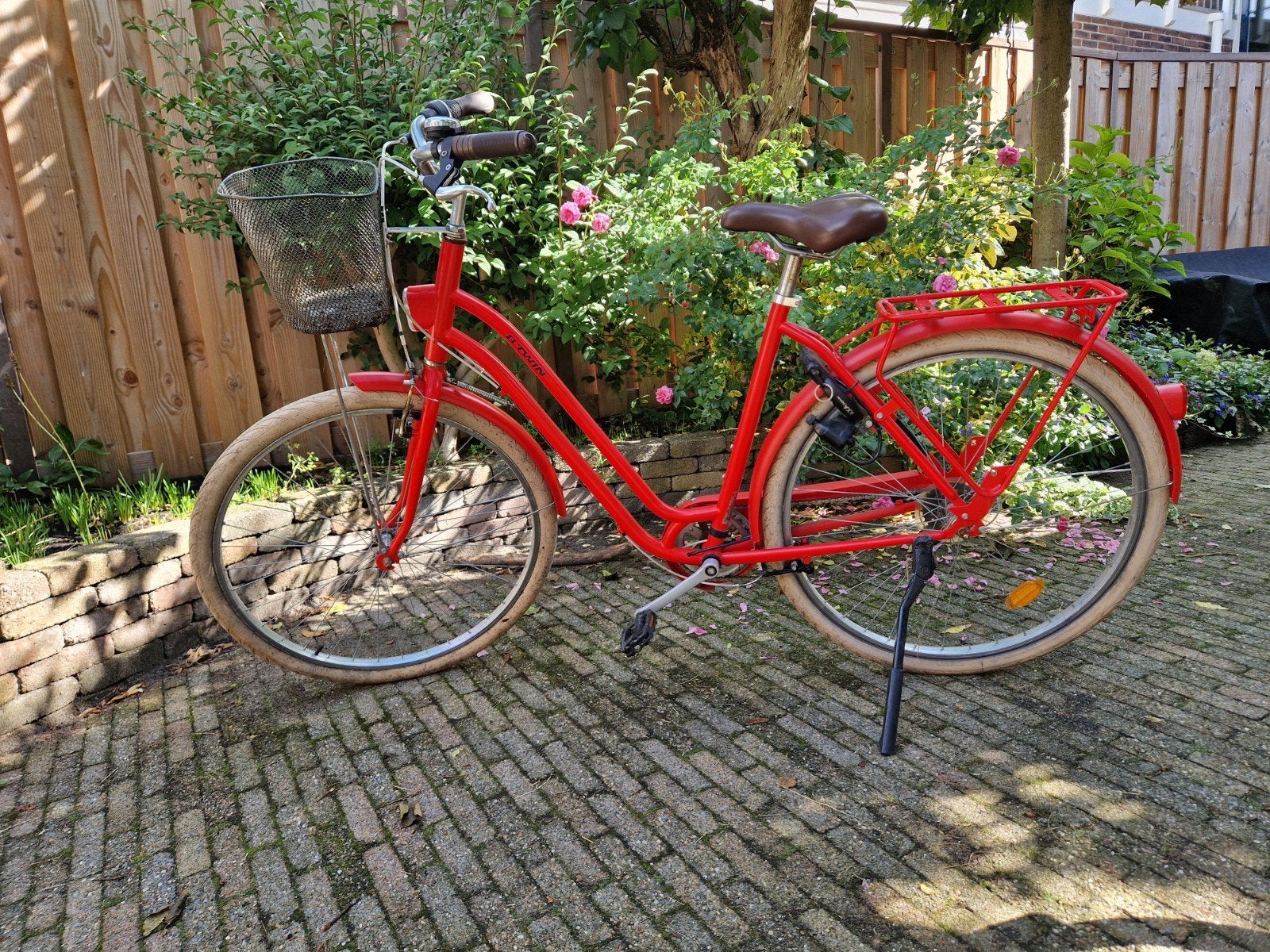 Rode damesfiets, Ophalen, Gebruikt, B.Twin, Velgrem