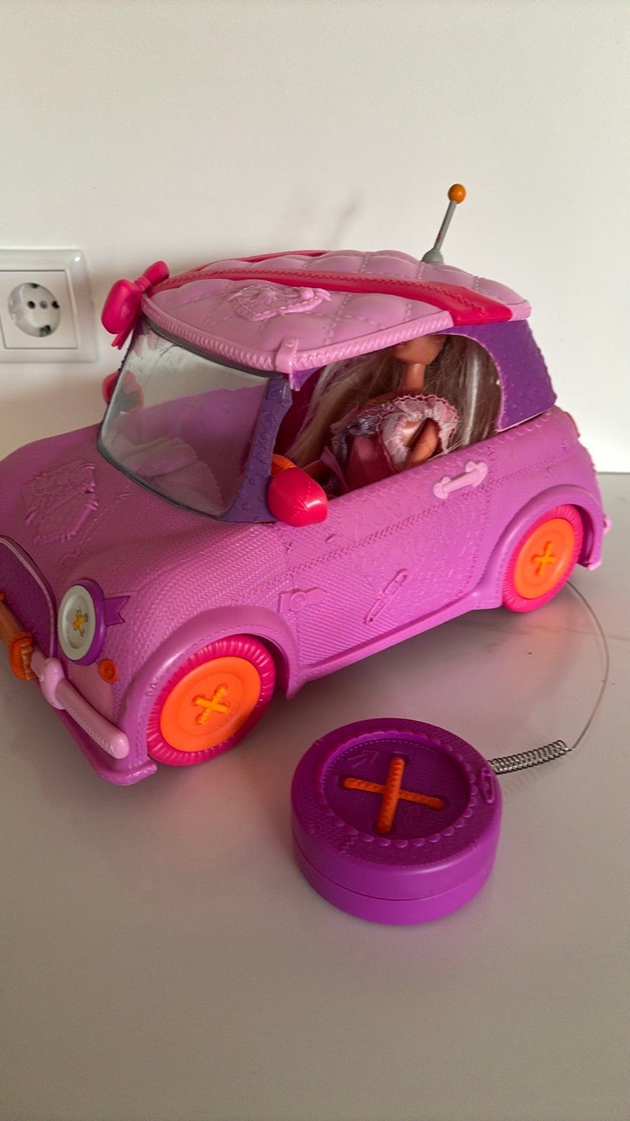 Roze speelgoedauto met afstandsbediening en pop, Ophalen of Verzenden, Zo goed als nieuw, Afstandsbediening