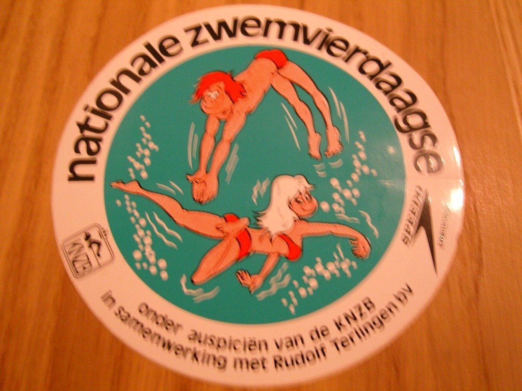 sticker 122 zwemmen strip gorter zwemvierdaagse speedo KNZB, Ophalen, Zo goed als nieuw