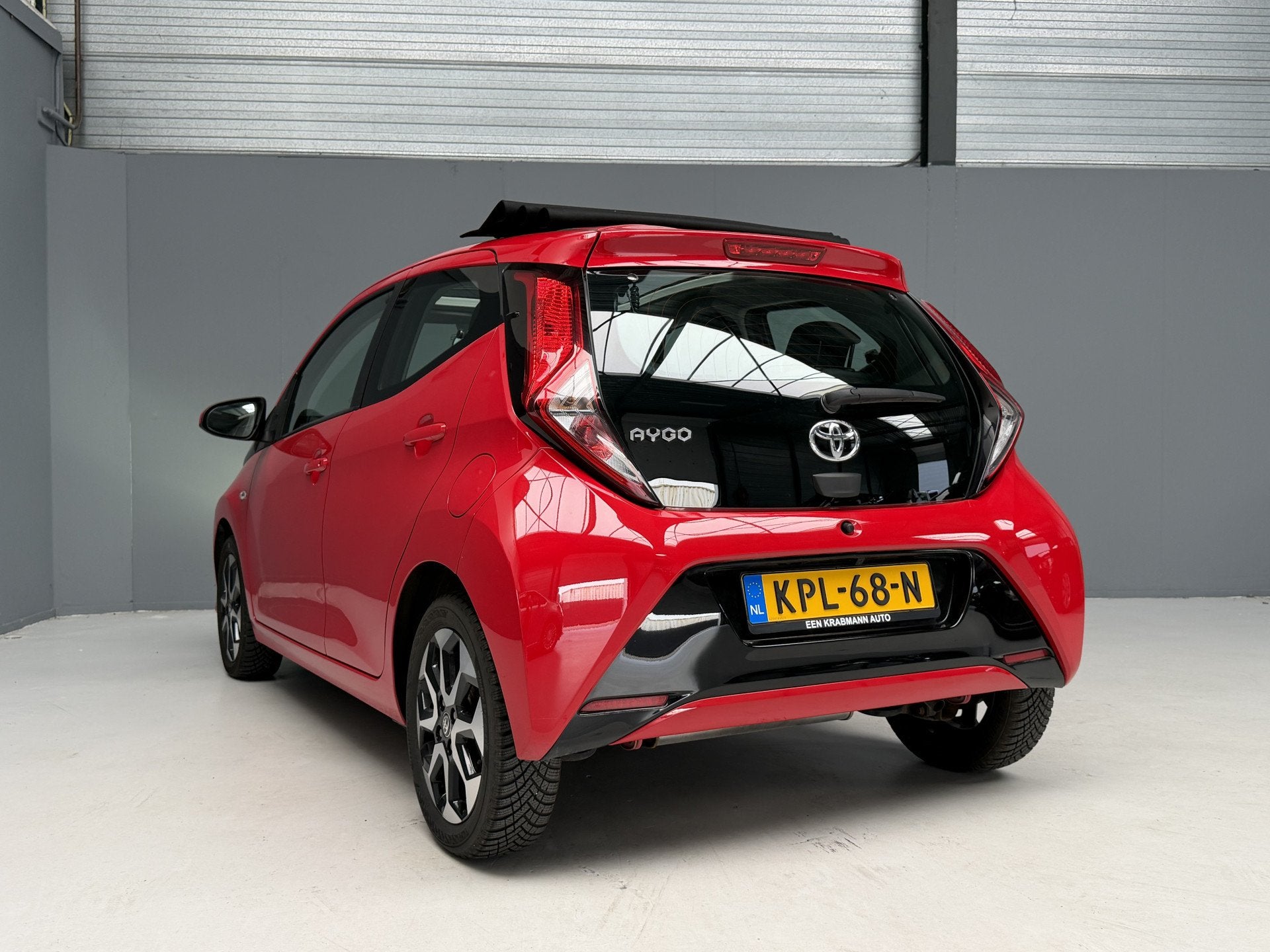 Toyota Aygo 1.0 VVT-i x-play Automaat|Cabrio|Carplay|Airco|A, Stof, Gebruikt, Zwart, 4 stoelen