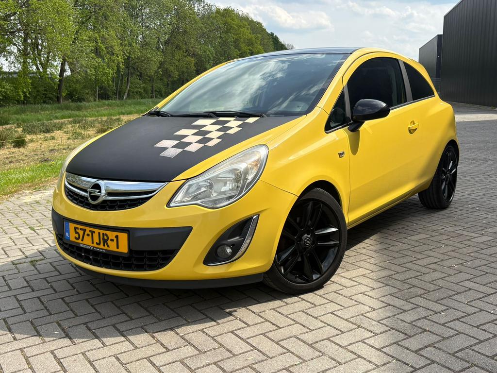 Opel Corsa 1.4 16V 100 PK COLORLINE/AIRCO/NAVIGATIE, Auto's, Opel, Voorwielaandrijving, Multifunctioneel stuurwiel, Stof, 40 €/maand