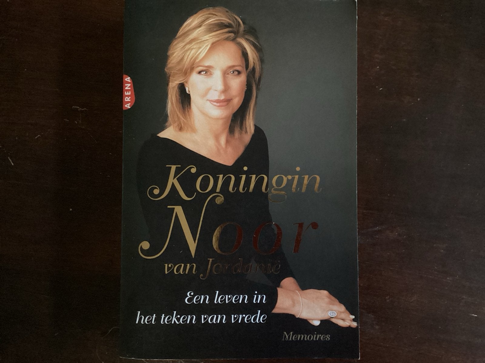Koningin Noor van Jordanië: Een leven in het teken van vrede, Boeken, Ophalen of Verzenden, Zo goed als nieuw, Politiek