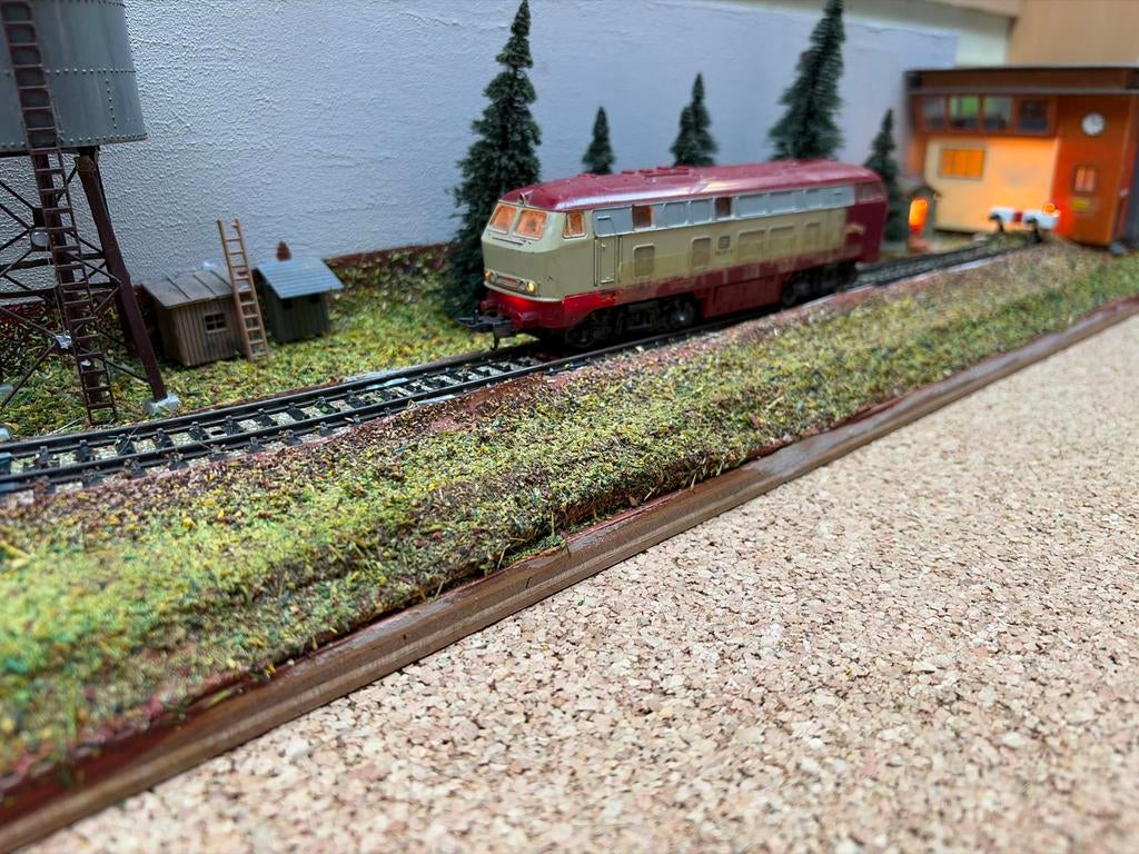 Lima Locomotief Rood/Beige - Gebruikt, Wisselstroom, Gebruikt, Locomotief, Ophalen of Verzenden