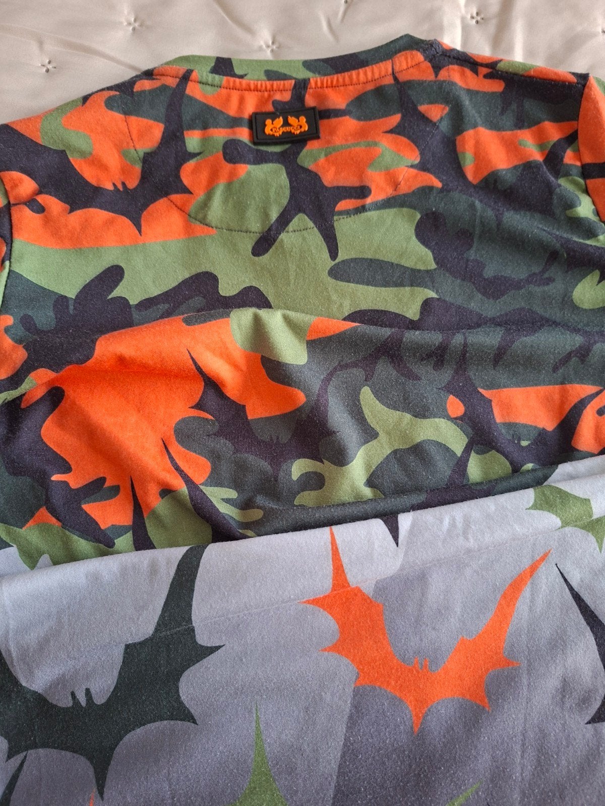 Camo T-shirt met vleermuisprint - Oranje/Groen/Grijs, Maat 48/50 (M), Oranje, Ophalen of Verzenden, Zo goed als nieuw
