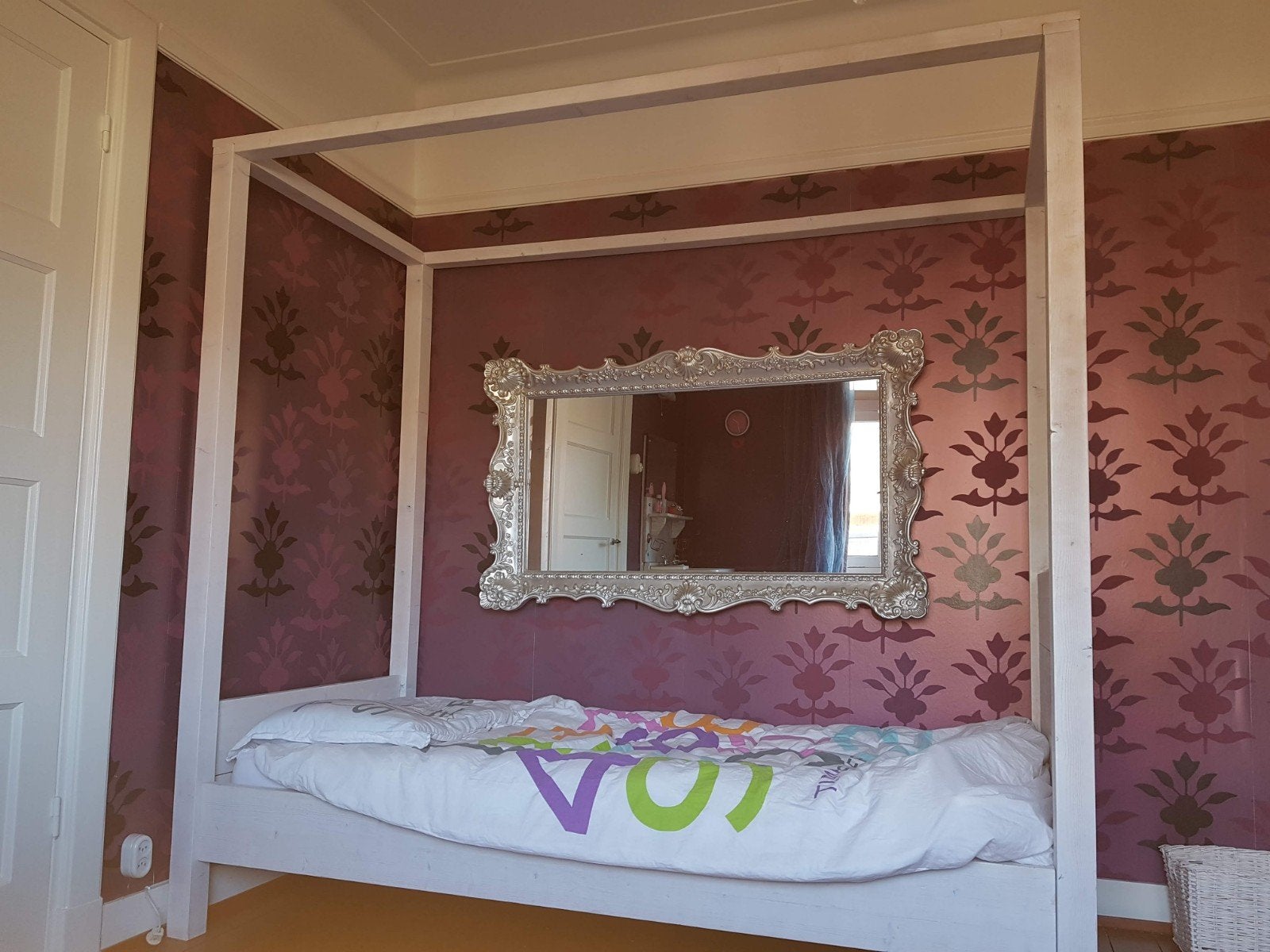 Meidenbed met hemelbed-constructie, stoer en knus, Ophalen, Eenpersoons, Stoer en knus, Hout