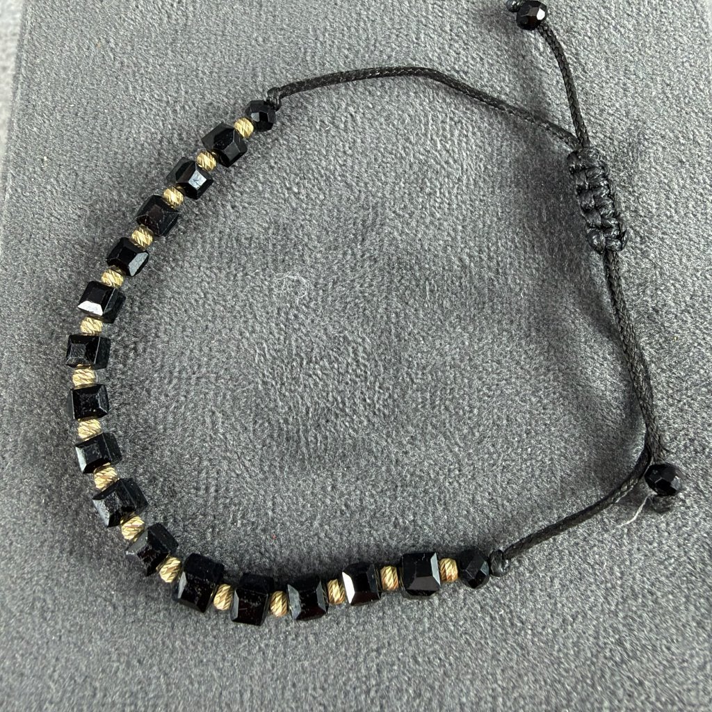Gouden Armband | 14k | zwarte touwarmband | 416209, Sieraden, Tassen en Uiterlijk, Gebruikt, Ophalen of Verzenden, Met bedels of kralen