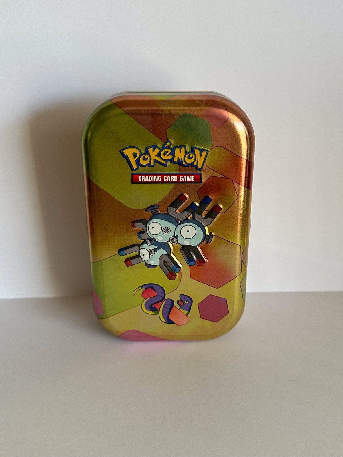 Pokémon Trading Card game tin Ekans & Magneton, Ophalen of Verzenden, Zo goed als nieuw