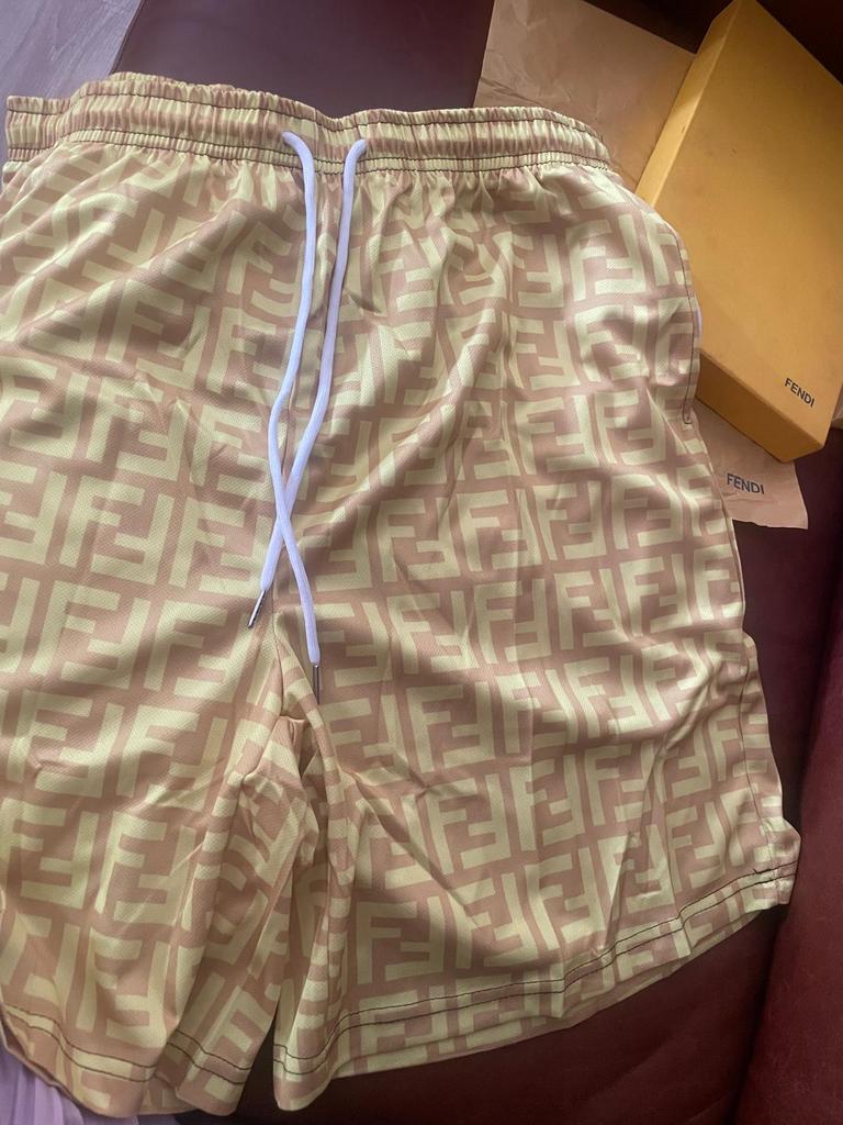 Mooie korte broek mt M/L, Ophalen of Verzenden