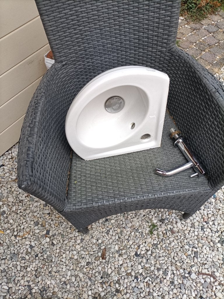 Toilet hoek wasbakje Kreramiek icl kraan en Syfon, Ophalen, Gebruikt, Steen, Toilet