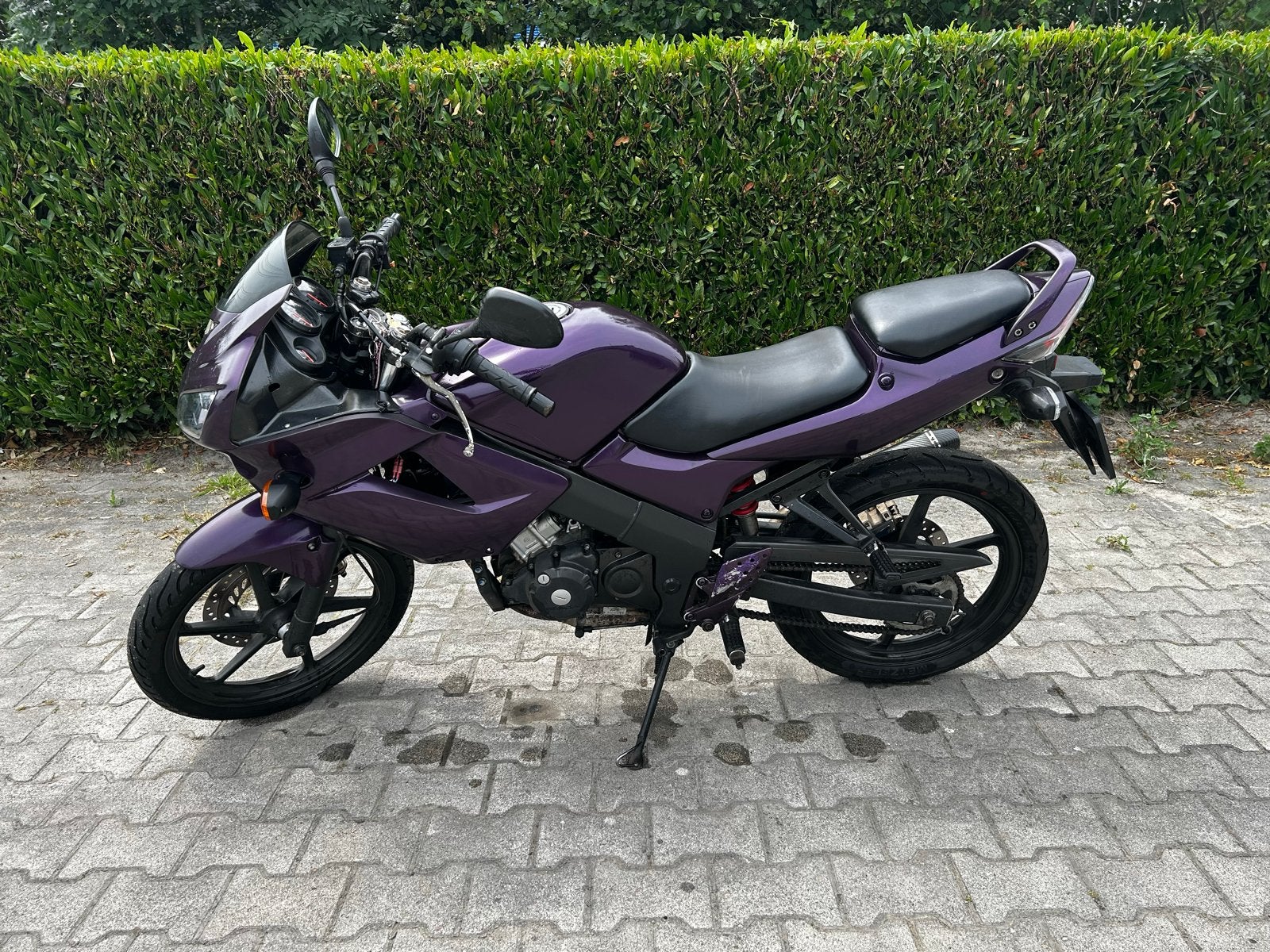 Honda CBR 125R Paars A1