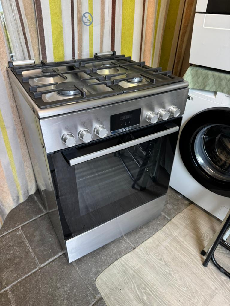 Zilvere Fornuis | Bosch | Elektrische Oven | 3D HeteLucht, Witgoed en Apparatuur, Fornuizen, Ophalen, Gebruikt, Minder dan 85 cm