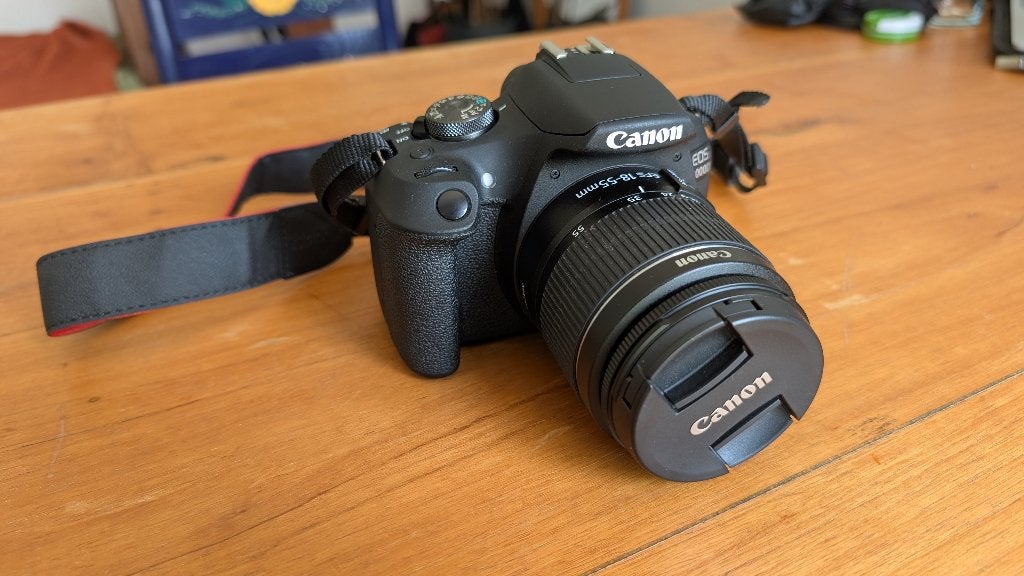 Canon EOS 2000D + 16GB SD-kaart + Accessoires, Spiegelreflex, Canon, Ophalen of Verzenden, Zo goed als nieuw