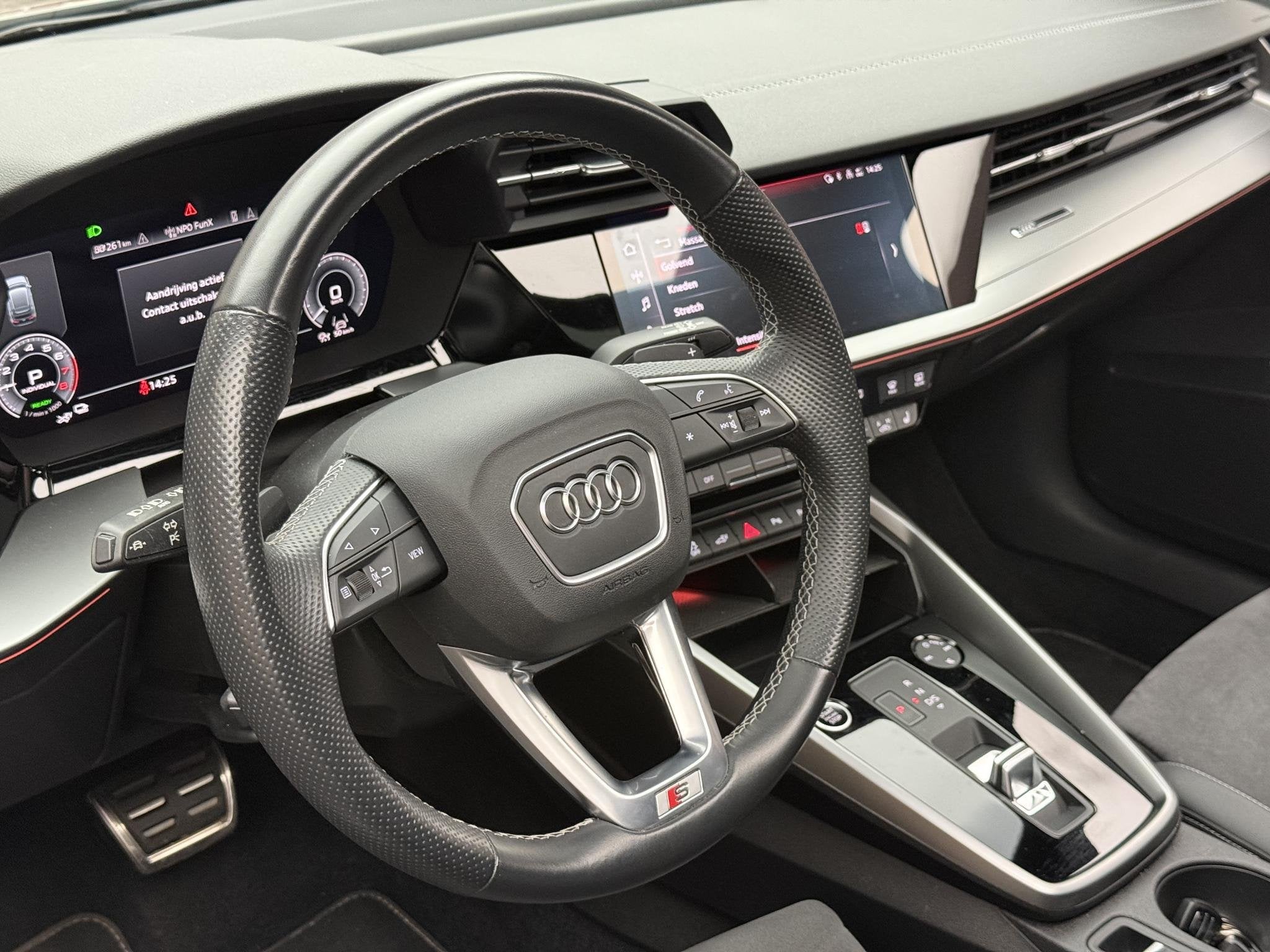 Audi A3 Sportback 45 TFSI e S edition Competition | Pano | M, Dealer onderhouden, Gebruikt, 4 cilinders, Leder en Stof