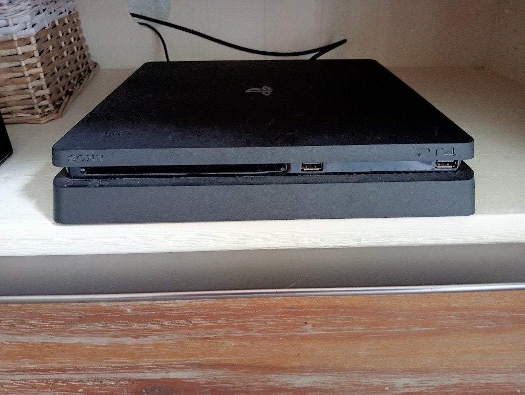 PlayStation 4 + 2 controllers +games(disc en intern), Spelcomputers en Games, Spelcomputers | Sony PlayStation 4, Ophalen, Met games