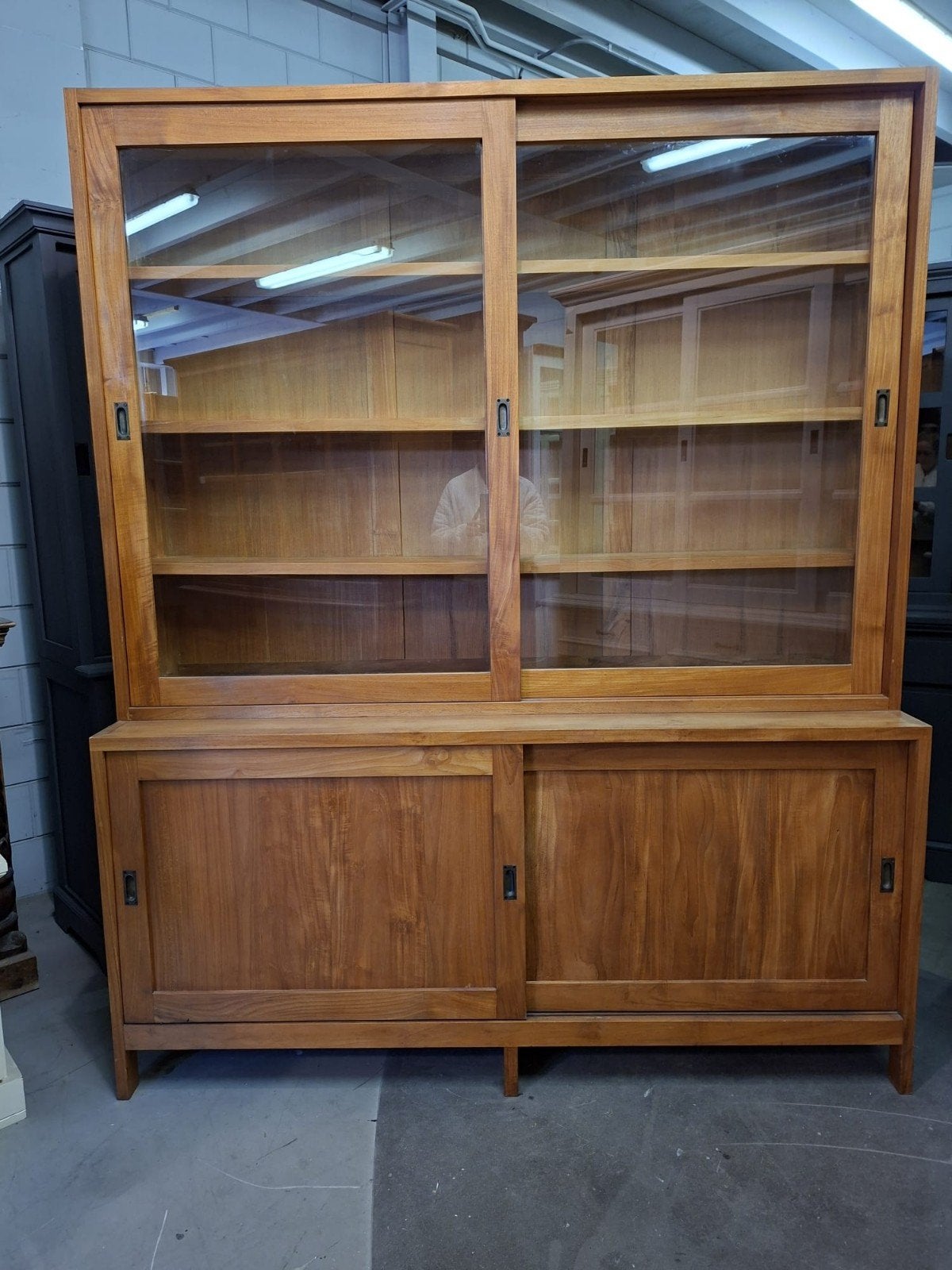 Een mooie buffetkast, Huis en Inrichting, Kasten | Buffetkasten, Ophalen, 25 tot 50 cm, 150 tot 200 cm, 200 cm of meer