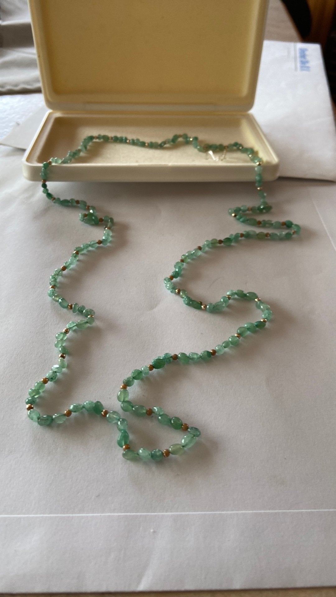 Ketting groene smaragd 95 cm lang, Ophalen of Verzenden, Met edelsteen