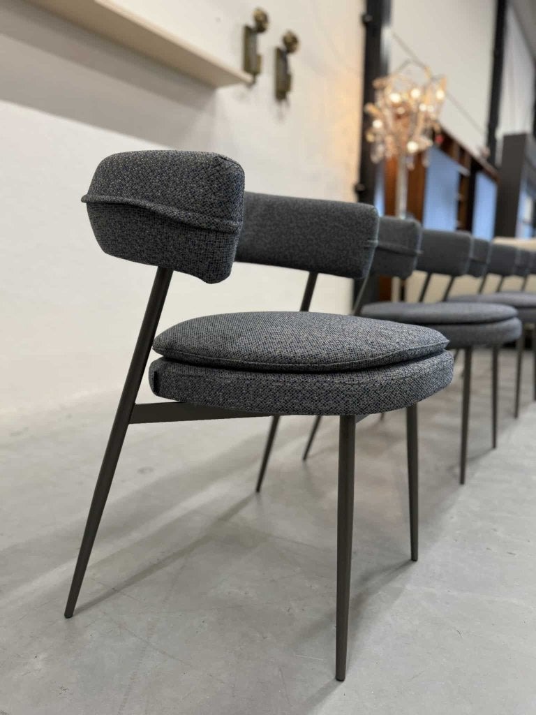 4 Zanotta Nena eetkamerstoelen Blauw stof Design Stoel, Blauw, Nieuw, Ophalen of Verzenden, Vier