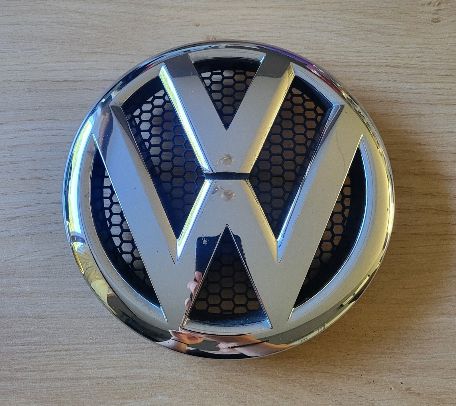 Origineel VW T5 Grille Embleem Logo - Alle punten intact, Gebruikt, Ophalen of Verzenden, Bumper, Volkswagen