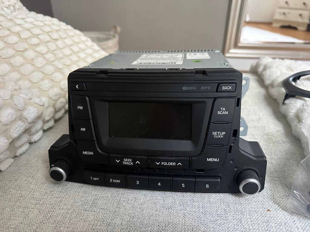Radio Hyundai i10 met frame, Auto diversen, Autoradio's, Ophalen of Verzenden, Gebruikt