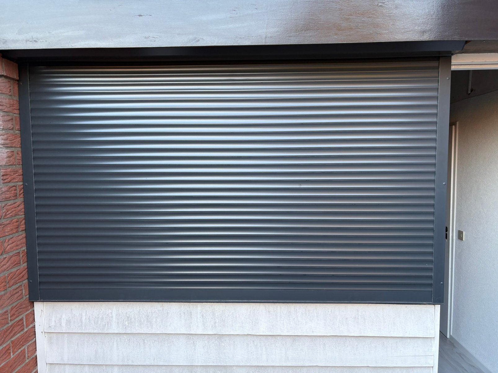 Antraciet rolluik 2110 x 1400 mm – april 2025, Doe-het-zelf en Verbouw, Rolluiken, Ophalen, Zo goed als nieuw, Wit, 200 cm of meer