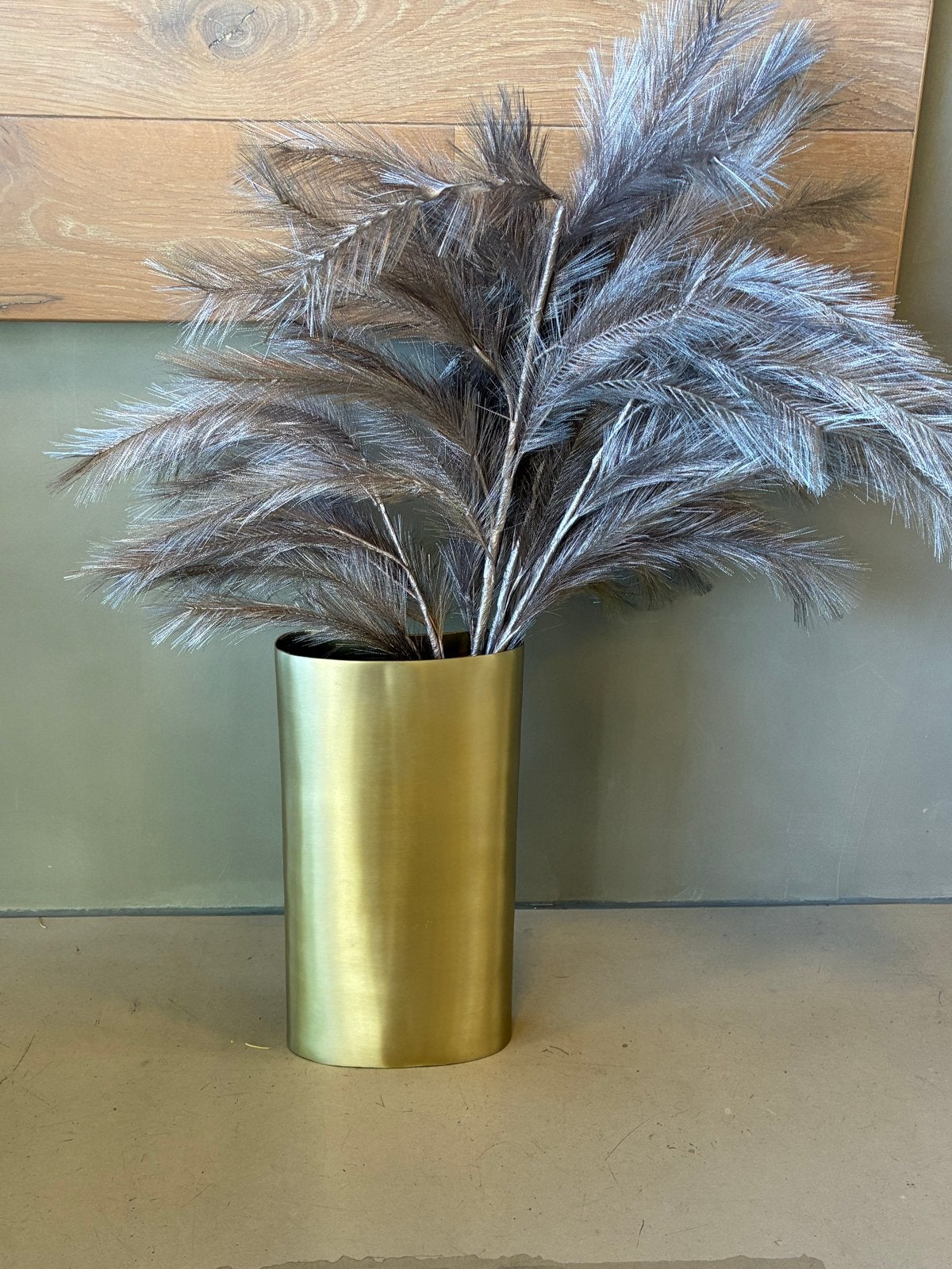 Gouden vaas met pluimen - Zo goed als nieuw, Ophalen of Verzenden, Zo goed als nieuw, Metaal, Geschikt voor droogbloemen