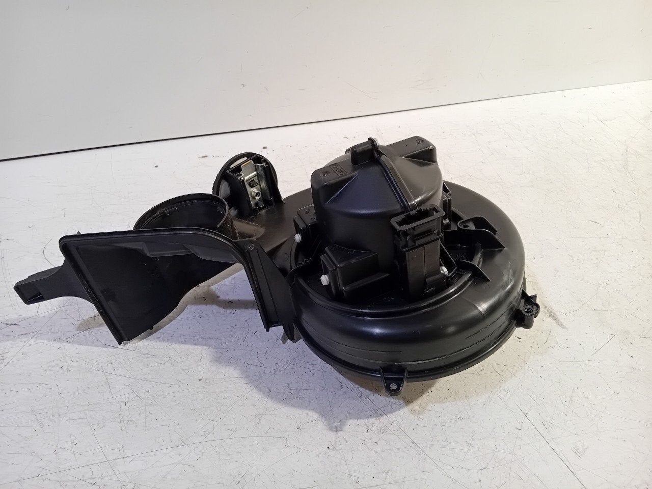 Kachel ventilator motor Land Rover Evoque, Onderdelen@venauto.nl, Van der Ven Autorecycling B.V., Ettenseweg 76, 4706 PB Roosendaal, The Netherlands