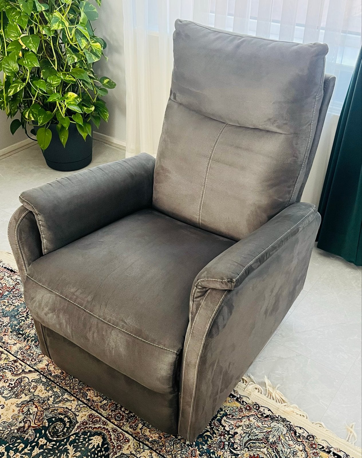 Jysk grijze relaxfauteuil met verstelbare rugleuning, Ophalen, Gebruikt, Stof, 75 tot 100 cm