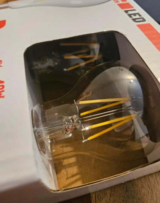 Te ruil: 2 nieuwe ledlampen warm licht, Led-lamp, Minder dan 30 watt, Nieuw, E27 (groot)