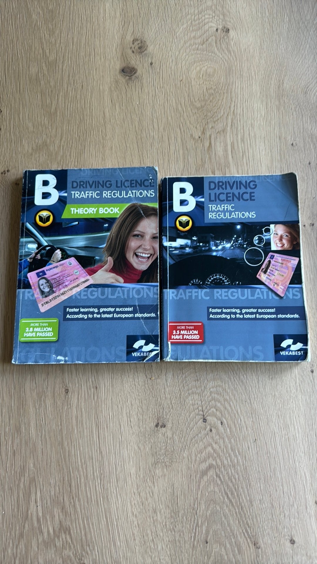 Driving Theory Book - Vekabest, Ophalen of Verzenden, Zo goed als nieuw, Overige niveaus, Engels