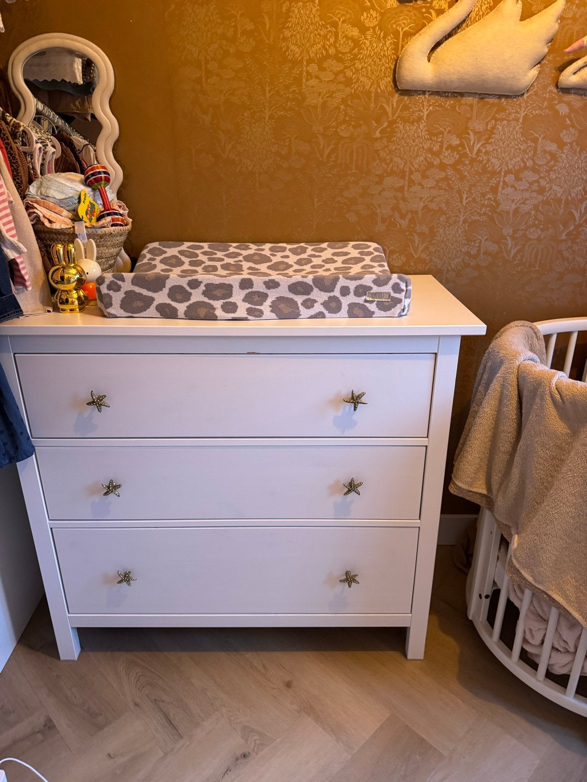 Ikea Hemnes - Commode met gouden zeester knopjes, Ophalen, Gebruikt, Commode