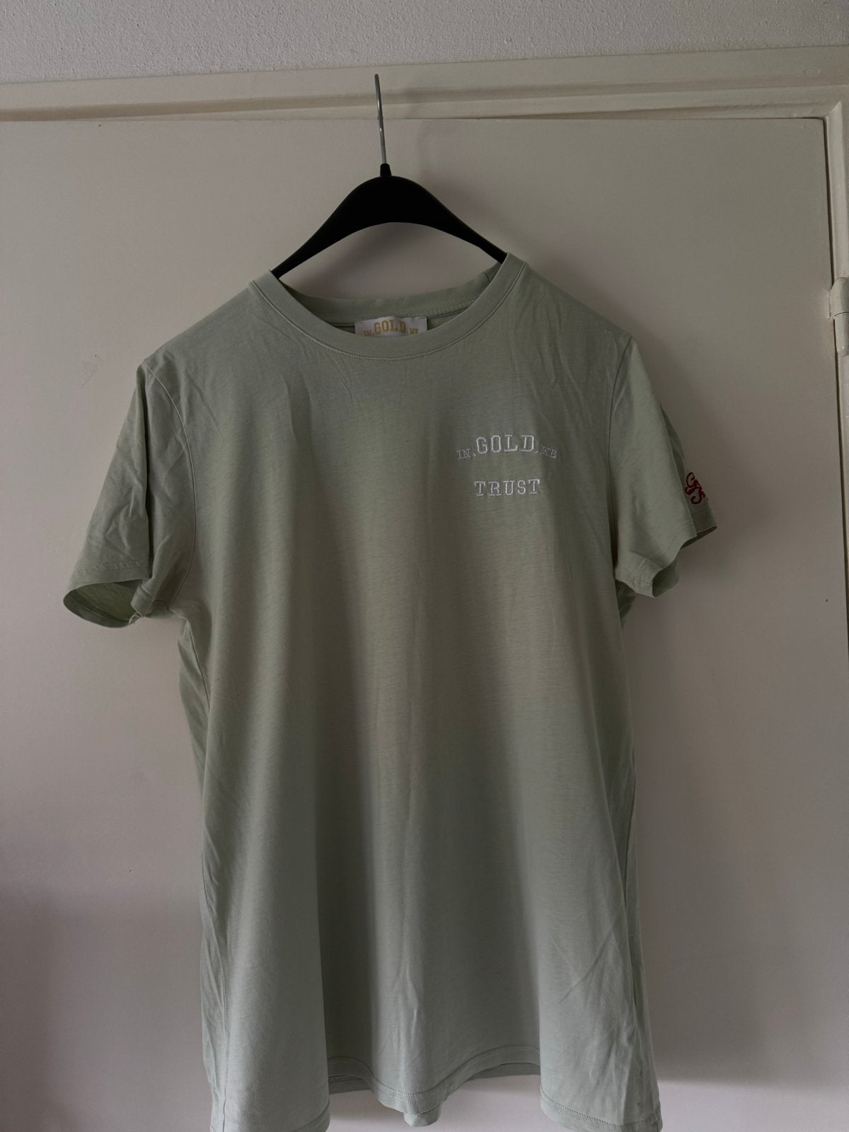 In Gold We Trust T-shirt - Maat L - Zo goed als nieuw, Ophalen of Verzenden, Gedragen, Maat 52/54 (L), Groen
