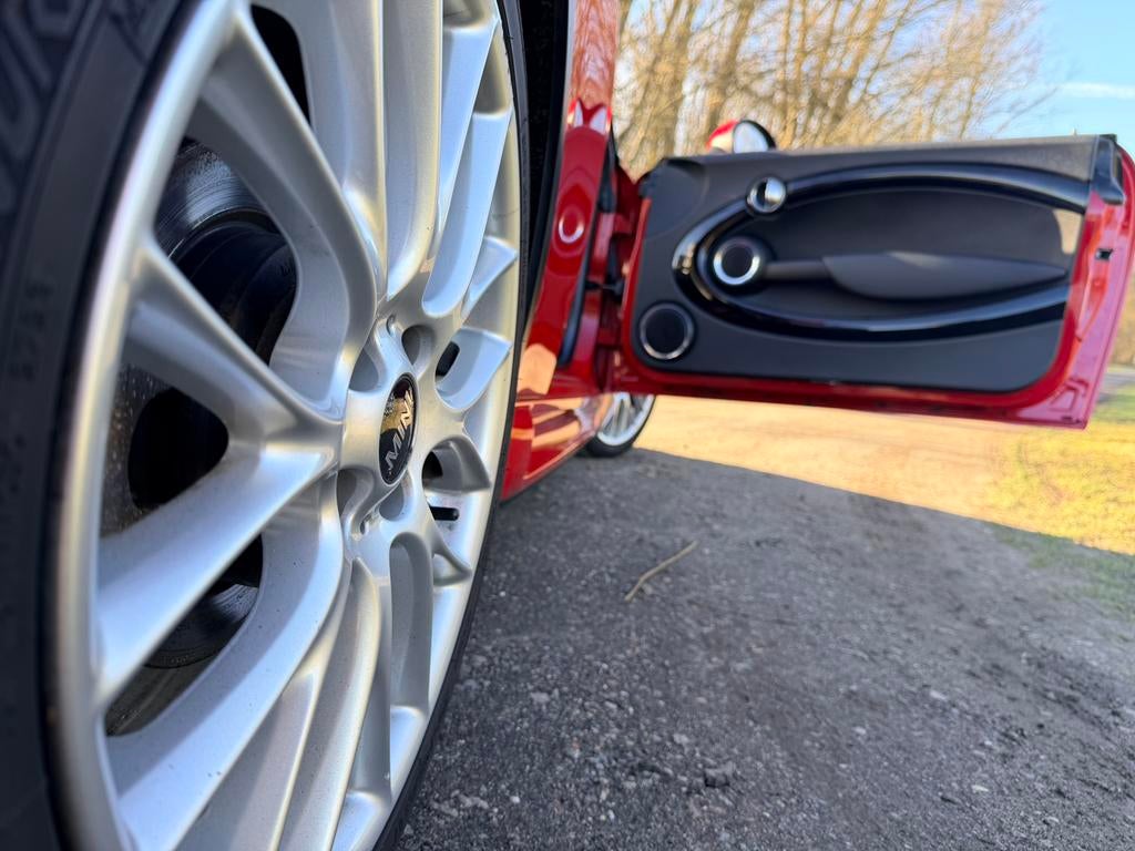 Mini 1.6 Cooper Roadster 2013 Rood, Voorwielaandrijving, Zwart, 4 cilinders, Handgeschakeld
