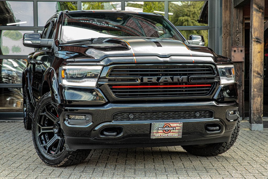 Dodge Ram 1500 5.7 V8 4x4 Crew Cab Laramie (bj 2023), Auto's, Dodge, Automaat, Lichtsensor, Gebruikt, 5654 cc