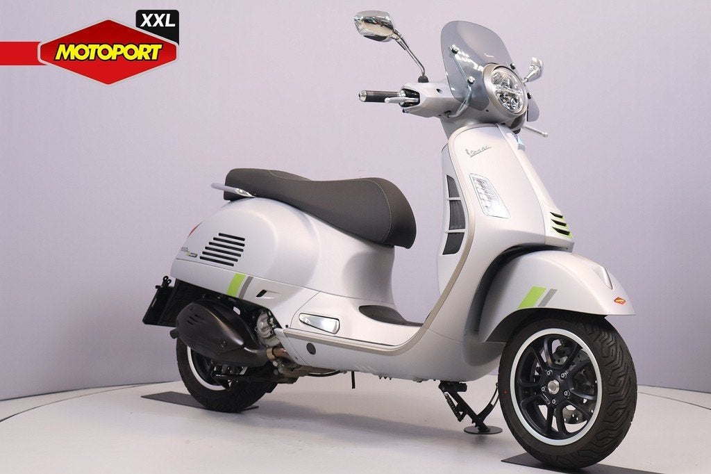 Vespa GTS 300 SUPER TECH (bj 2024), Motoren, Scooter, Bedrijf, Piaggio Vespa B.V., Minervum 7272
4817 ZM  Breda, NL