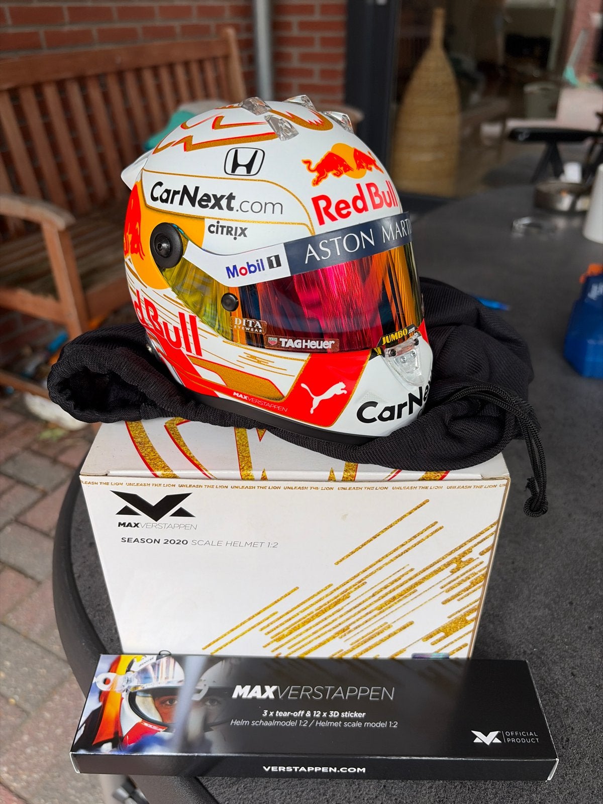 Max Verstappen schaalmodel helm 1:2 seizoen 2020, Verzamelen, Ophalen of Verzenden, Zo goed als nieuw, Formule 1