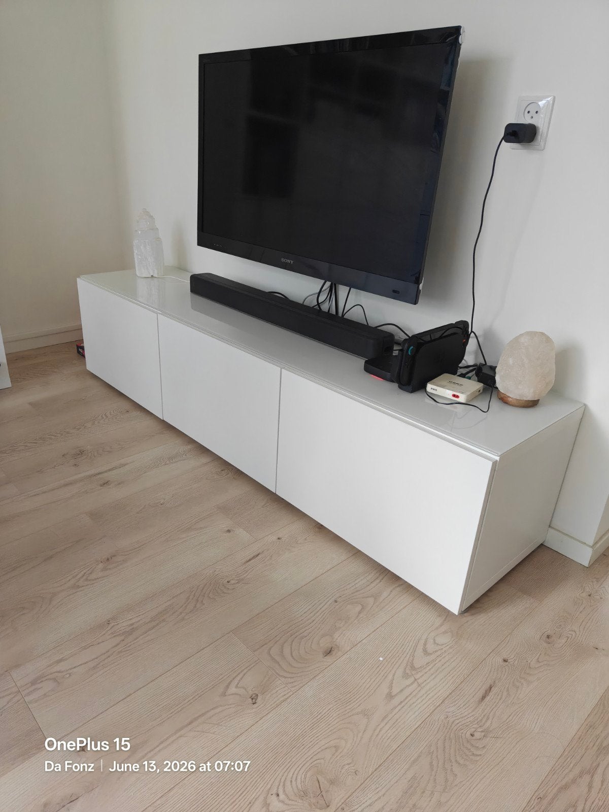 IKEA Besta TV-meubel wit hoogglans. Met glasplaat, Overige materialen, 150 tot 200 cm, Ophalen of Verzenden, Zo goed als nieuw