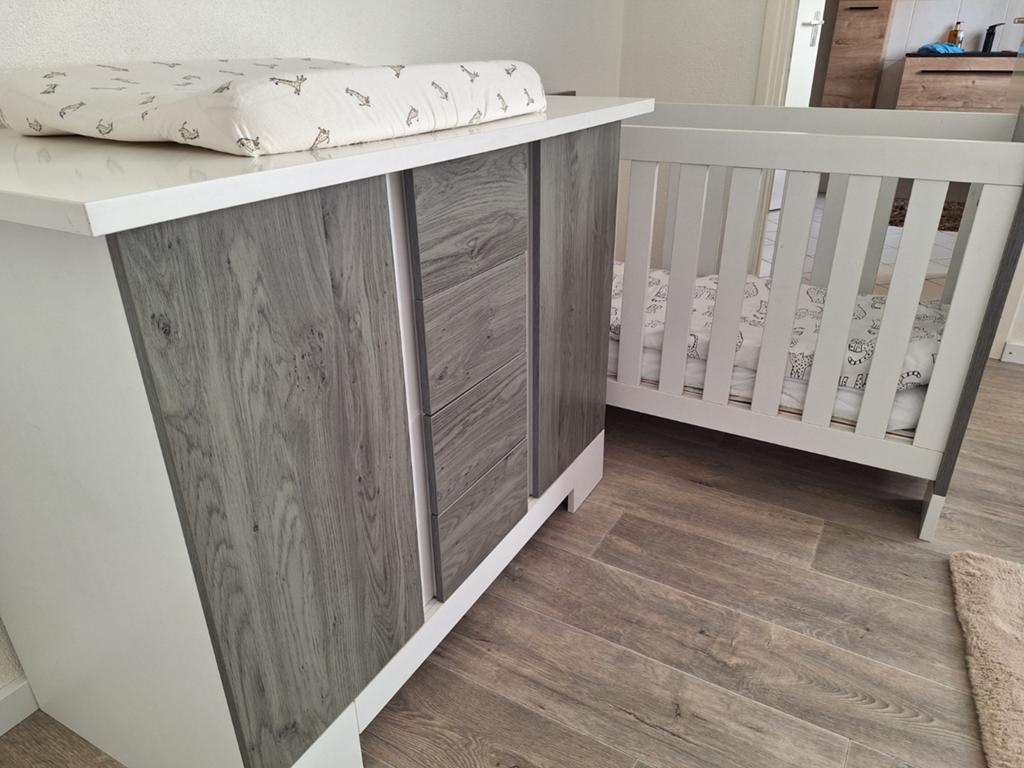 Commode en kinderledikant compleet, Kinderen en Baby's, Ophalen of Verzenden, Zo goed als nieuw, Minder dan 140 cm, Minder dan 70 cm