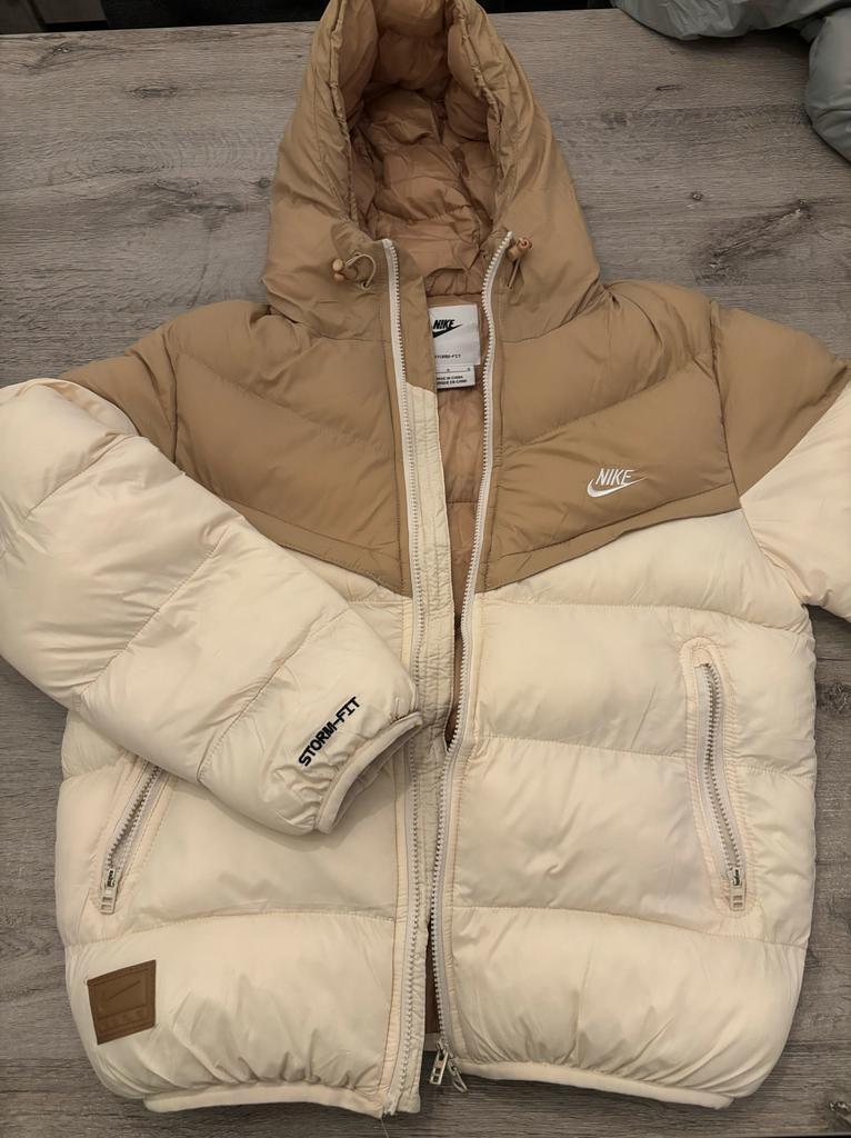 Nieuw Nike storm jas, Ophalen, Nieuw, Overige maten, Beige