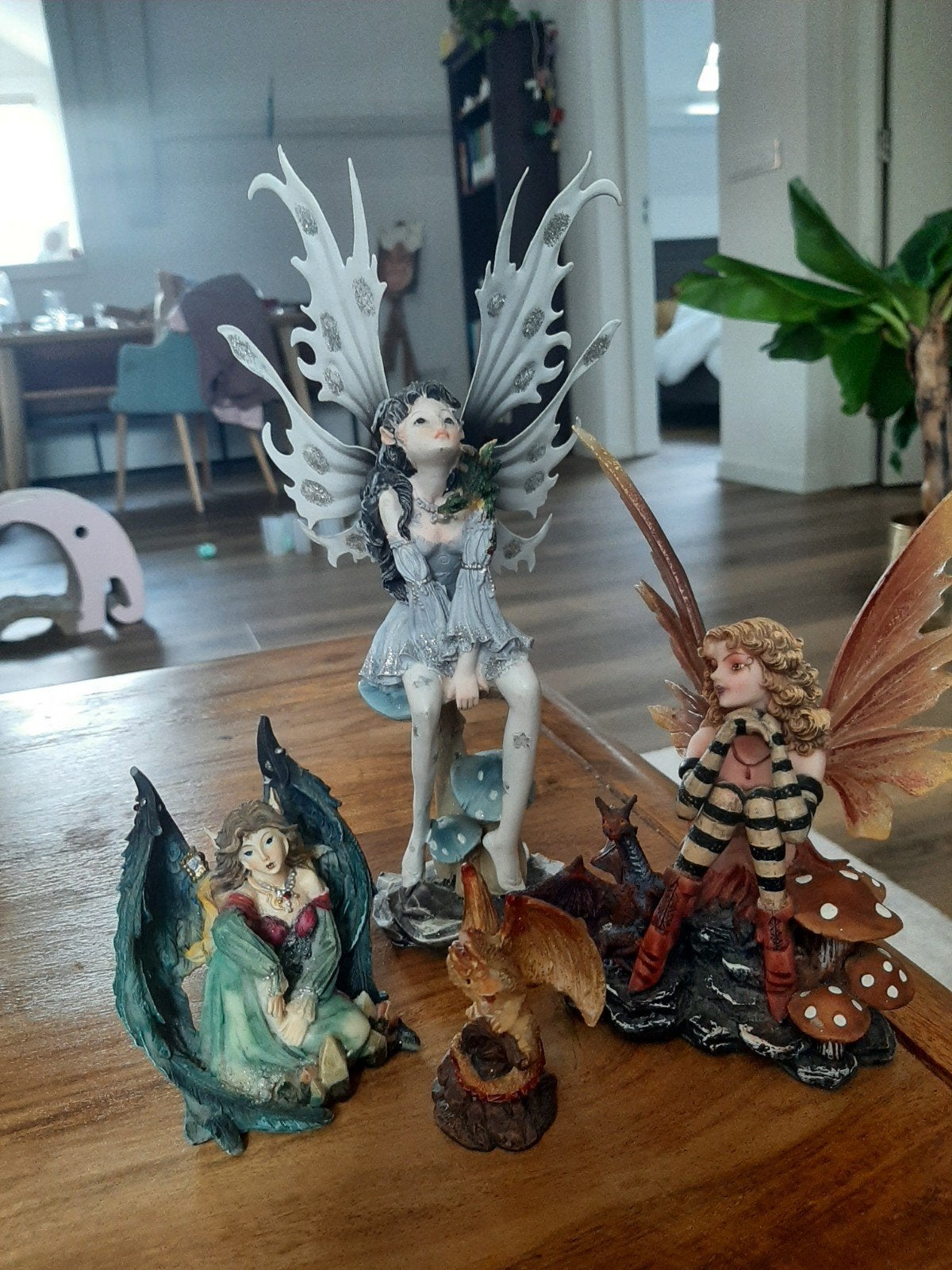 Set van elfjes en draken beeldjes, twee van de efteling, Ophalen of Verzenden, Gebruikt, Fantasy