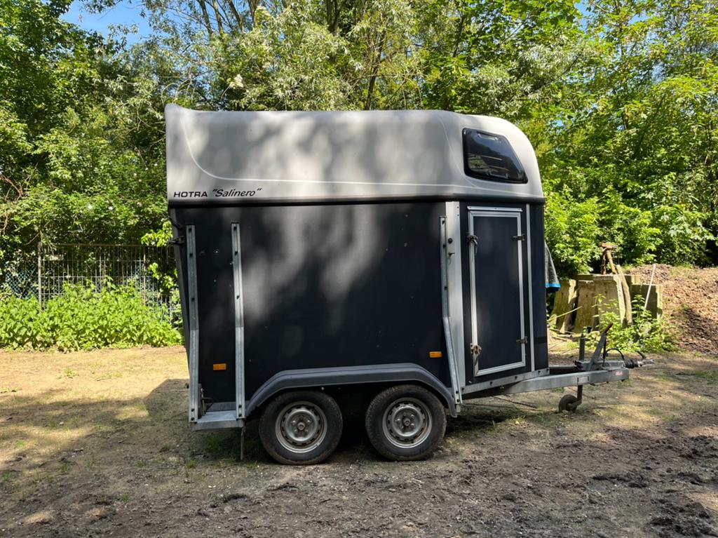 1,5 paardentrailer Hotra Salinero, Dieren en Toebehoren, Paarden en Pony's | Trailers en Aanhangwagens, Ophalen, Gebruikt, Hout