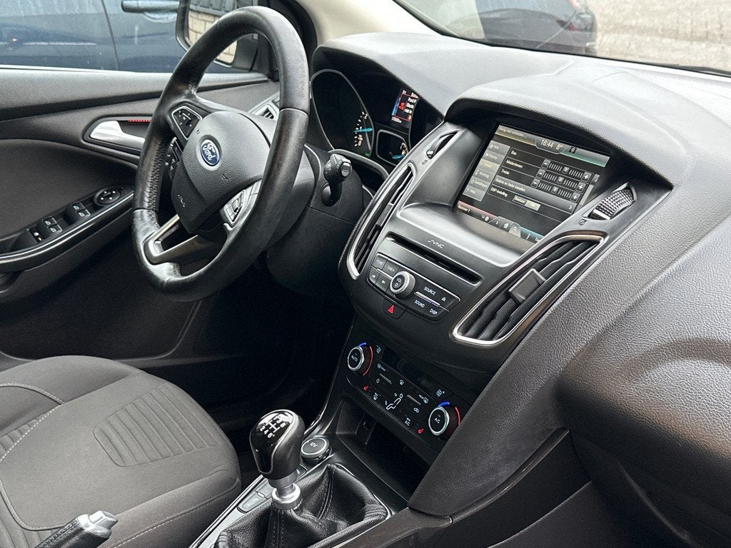 Ford Focus Wagon 1.5 Titanium Navi Airco Cruise Pdc Trekhaak, Auto's, Ford, Stof, Euro 6, 4 cilinders, 150 pk