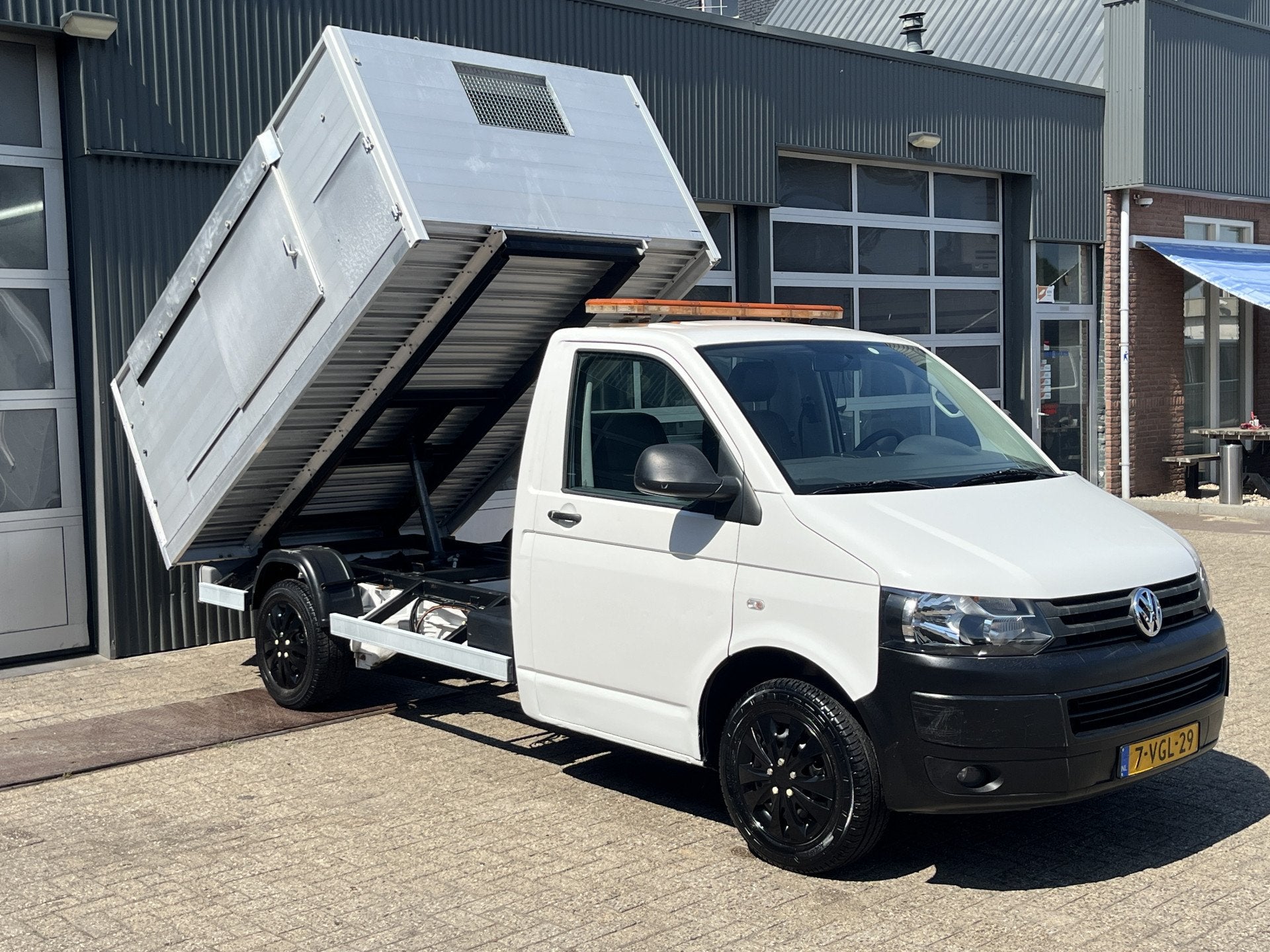 Volkswagen Transporter 2.0 TDI L2H1 Kipper Openlaadbak Snipp, Auto's, Bestelauto's, Voorwielaandrijving, Zwart, 4 cilinders, Elektrische ramen