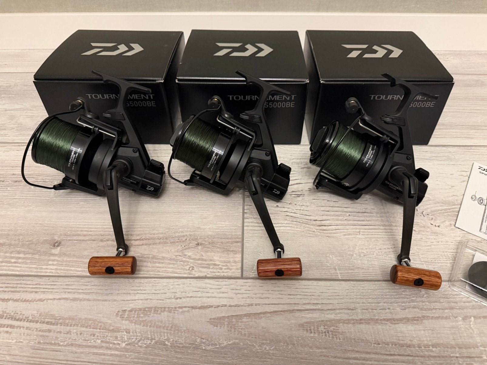 3 x Daiwa Tournament TS5000BE Black Edition NIEUWSTAAT, Ophalen of Verzenden, Zo goed als nieuw, Molen