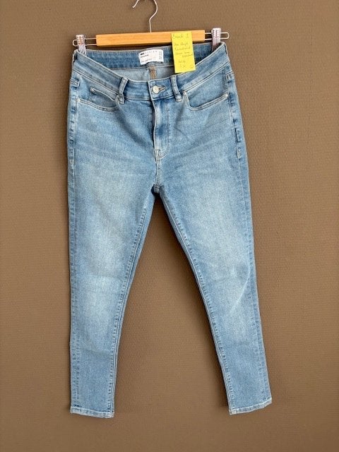 (5) Asos Desigh Powerstretch blauwe heren spijkerbroek 29-30, Blauw, W32 (confectie 46) of kleiner, Ophalen of Verzenden, Zo goed als nieuw