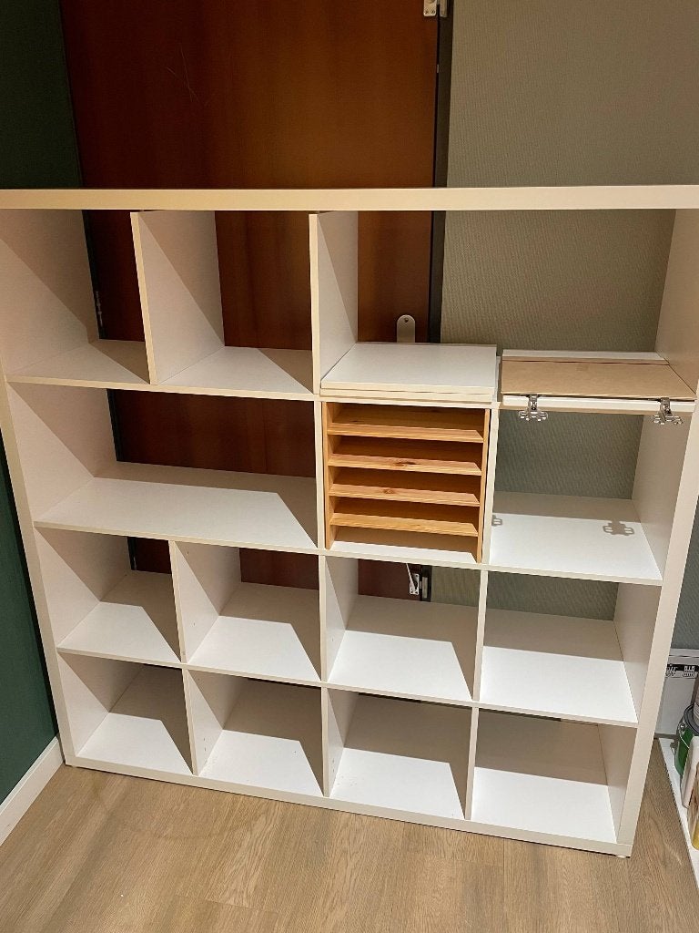 IKEA KALLAX wit + gegolfde deur + houten inzet, Ophalen, 100 tot 150 cm, 100 tot 150 cm, 25 tot 50 cm